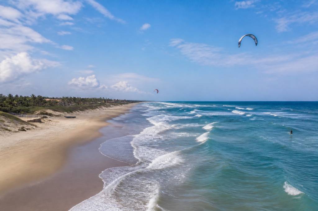 Praia do sumidouro: guia completo para surf e kitesurf no Ceará